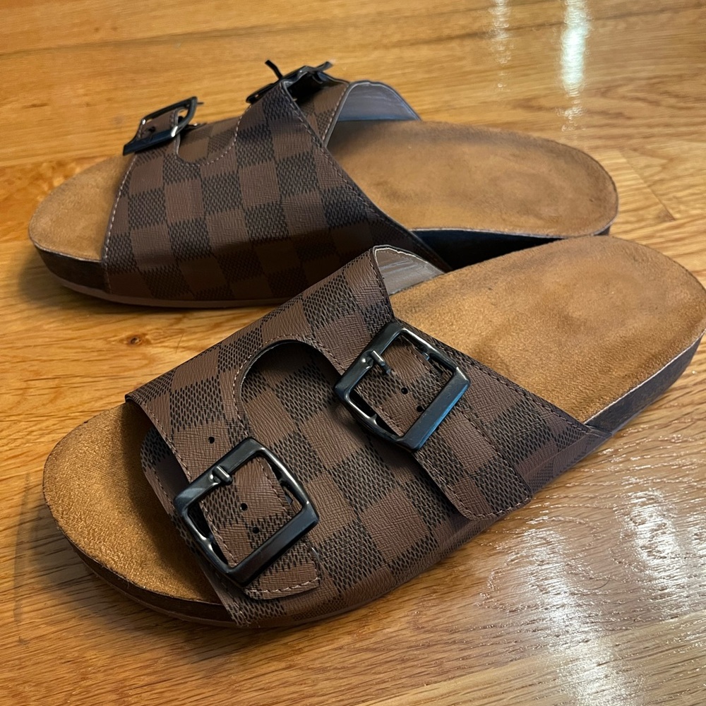 Gently Worn Sandal. Great Condition. View 2